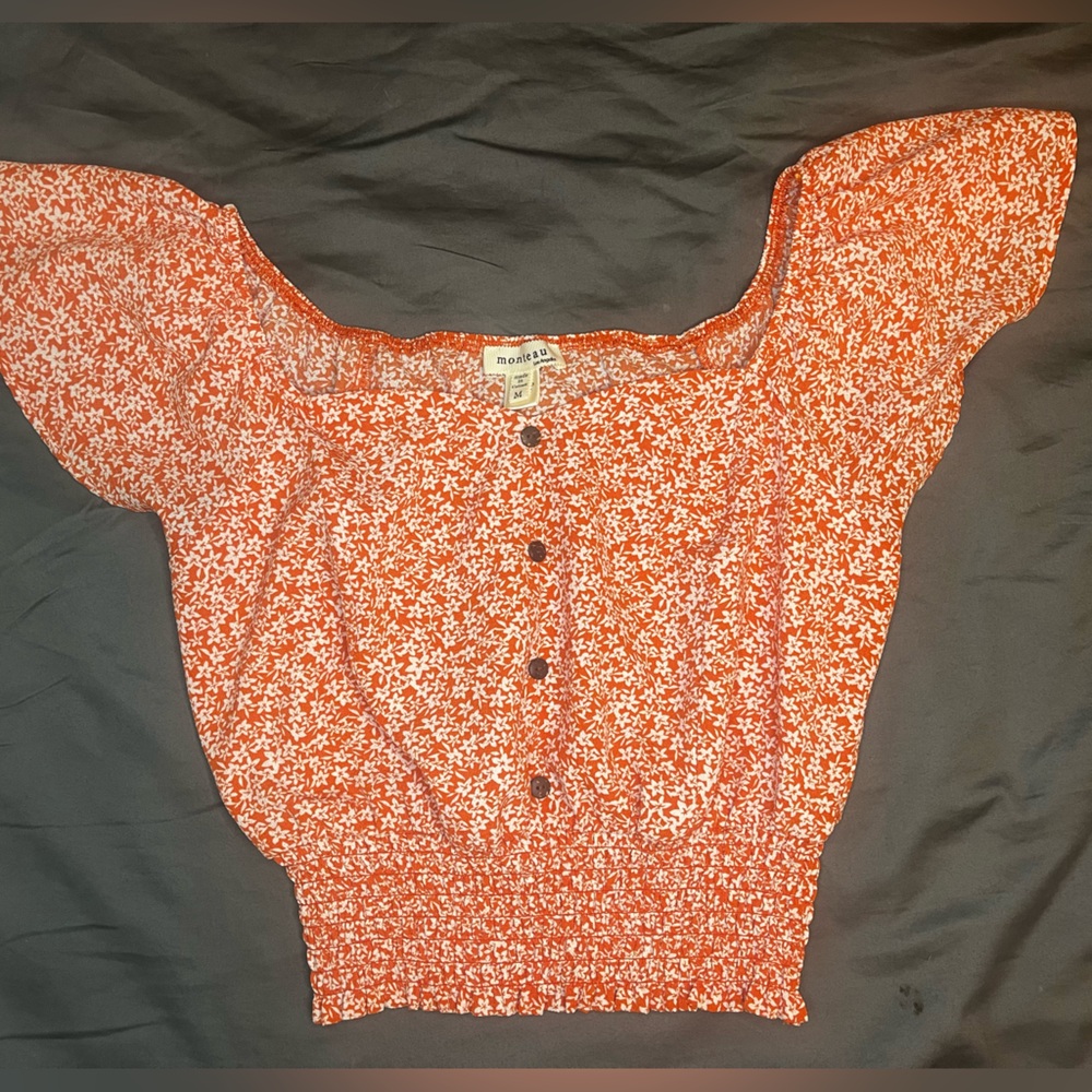 Cute Orange Floral Top w/ Flowy Sleeves